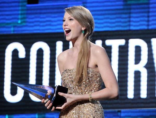 Taylor Swift at 2011 American Music Awards — photo 469