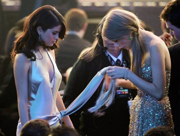 Taylor Swift at 2011 American Music Awards — photo 474