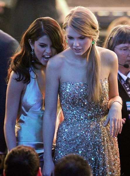 Taylor Swift at 2011 American Music Awards — photo 475