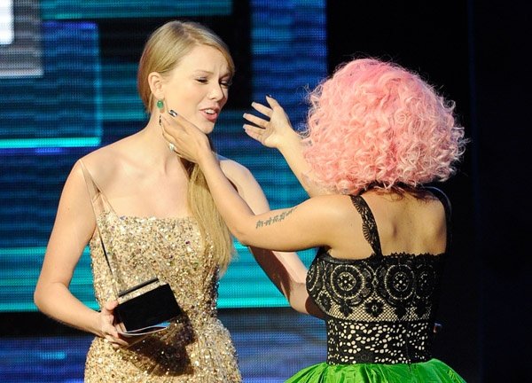 Taylor Swift at 2011 American Music Awards — photo 477