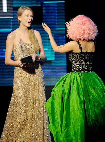 Taylor Swift at 2011 American Music Awards — photo 478