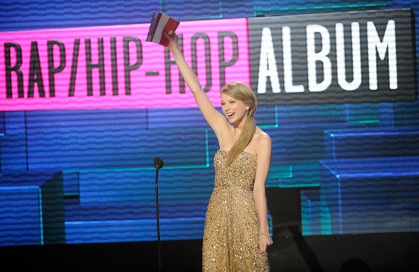 Taylor Swift at 2011 American Music Awards — photo 480