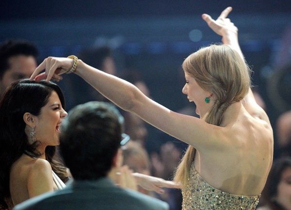 Taylor Swift at 2011 American Music Awards — photo 482