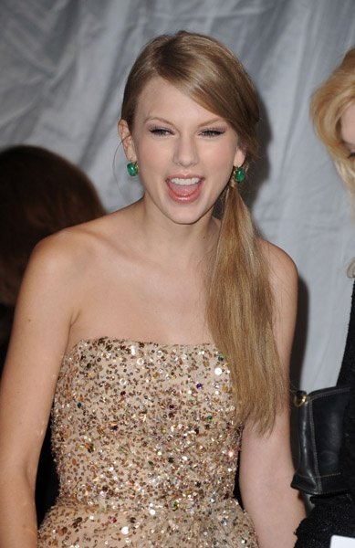 Taylor Swift at 2011 American Music Awards — photo 535