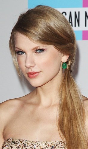Taylor Swift at 2011 American Music Awards — photo 590