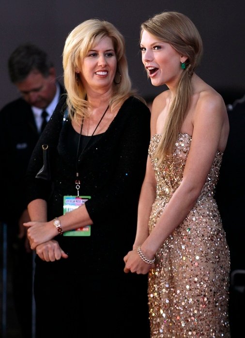 Taylor Swift at 2011 American Music Awards — photo 601