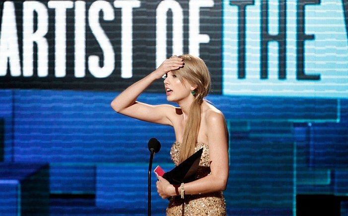Taylor Swift at 2011 American Music Awards — photo 606