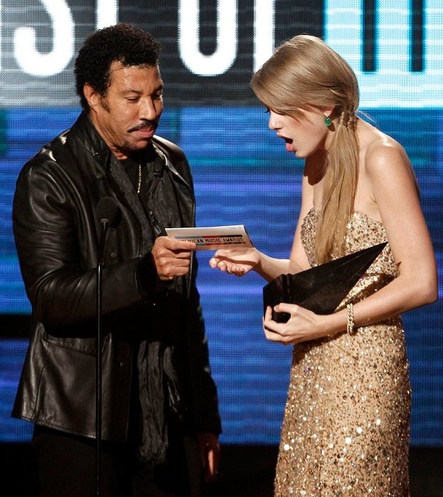 Taylor Swift at 2011 American Music Awards — photo 608