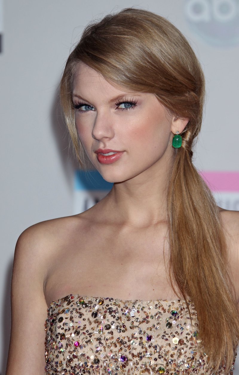 Taylor Swift at 2011 American Music Awards — photo 628