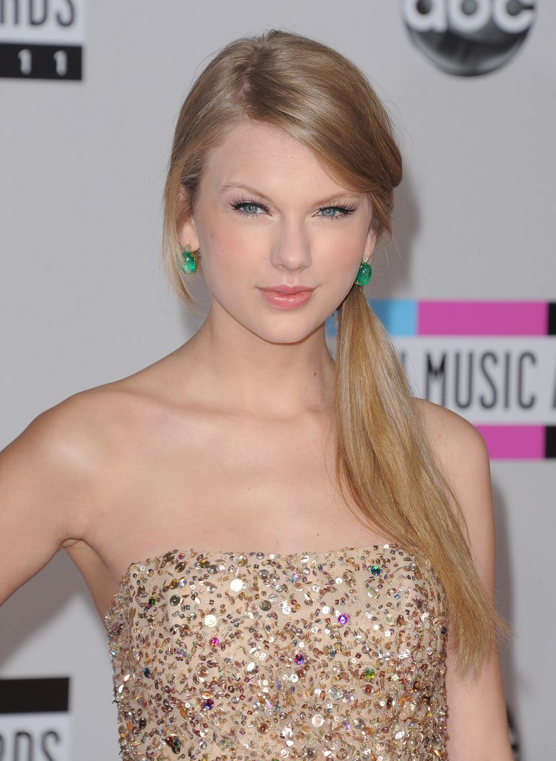 Taylor Swift at 2011 American Music Awards — photo 642