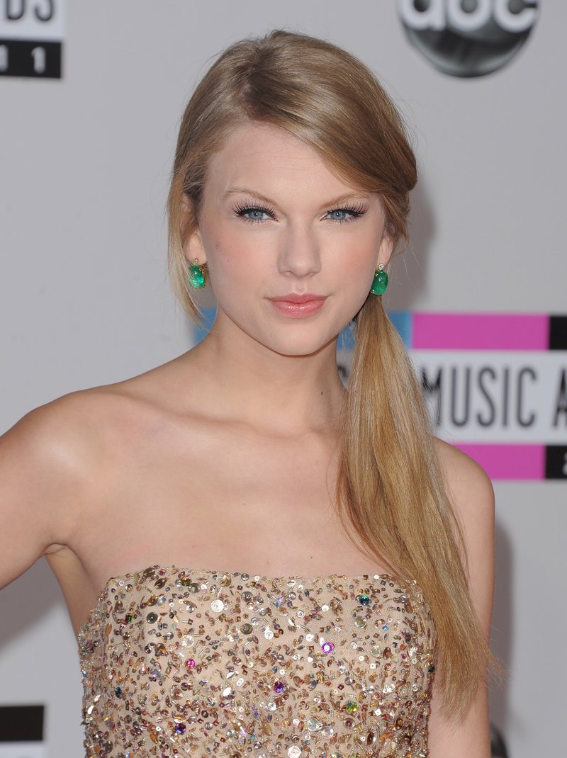 Taylor Swift at 2011 American Music Awards — photo 643