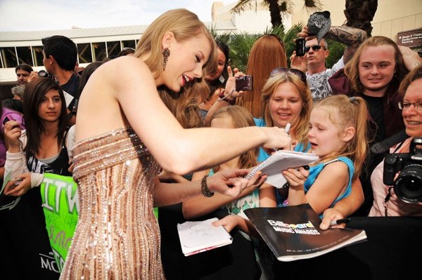 Taylor Swift at 2011 Billboard Music Awards — photo 34