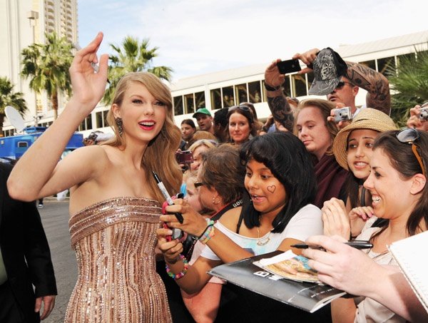 Taylor Swift at 2011 Billboard Music Awards — photo 38