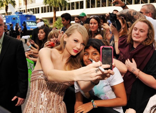 Taylor Swift at 2011 Billboard Music Awards — photo 39
