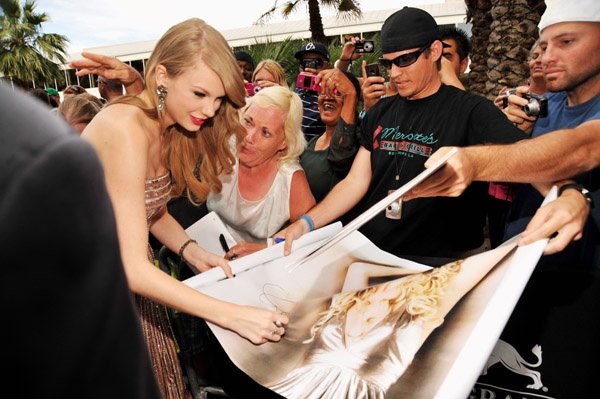 Taylor Swift at 2011 Billboard Music Awards — photo 41