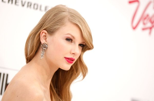 Taylor Swift at 2011 Billboard Music Awards — photo 46