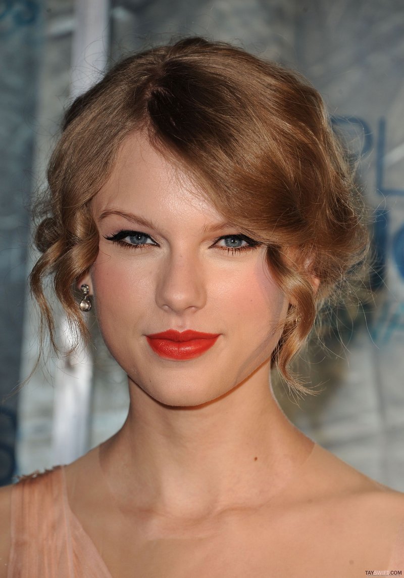 Taylor Swift at 2011 People's Choice Awards — photo 7