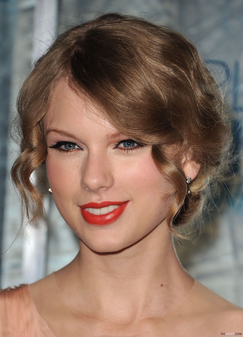 Taylor Swift at 2011 People's Choice Awards — photo 10