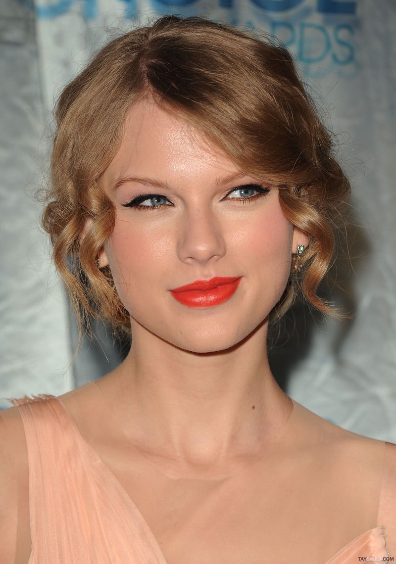 Taylor Swift at 2011 People's Choice Awards — photo 19