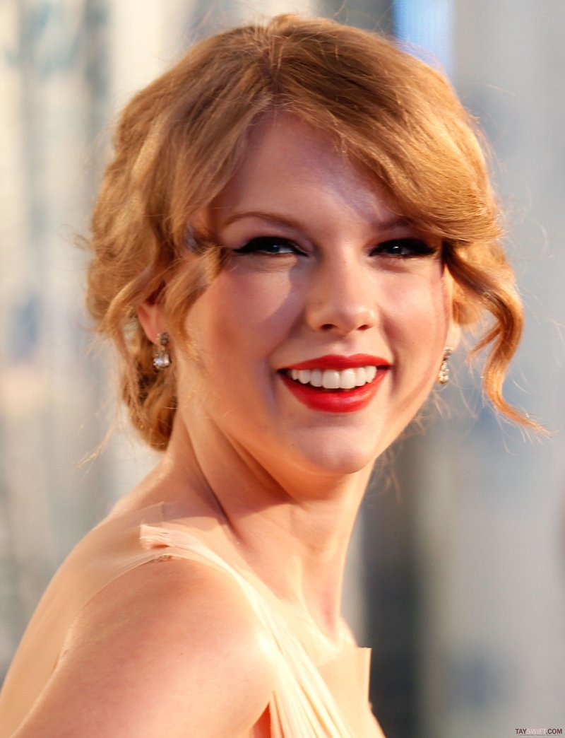 Taylor Swift at 2011 People's Choice Awards — photo 22
