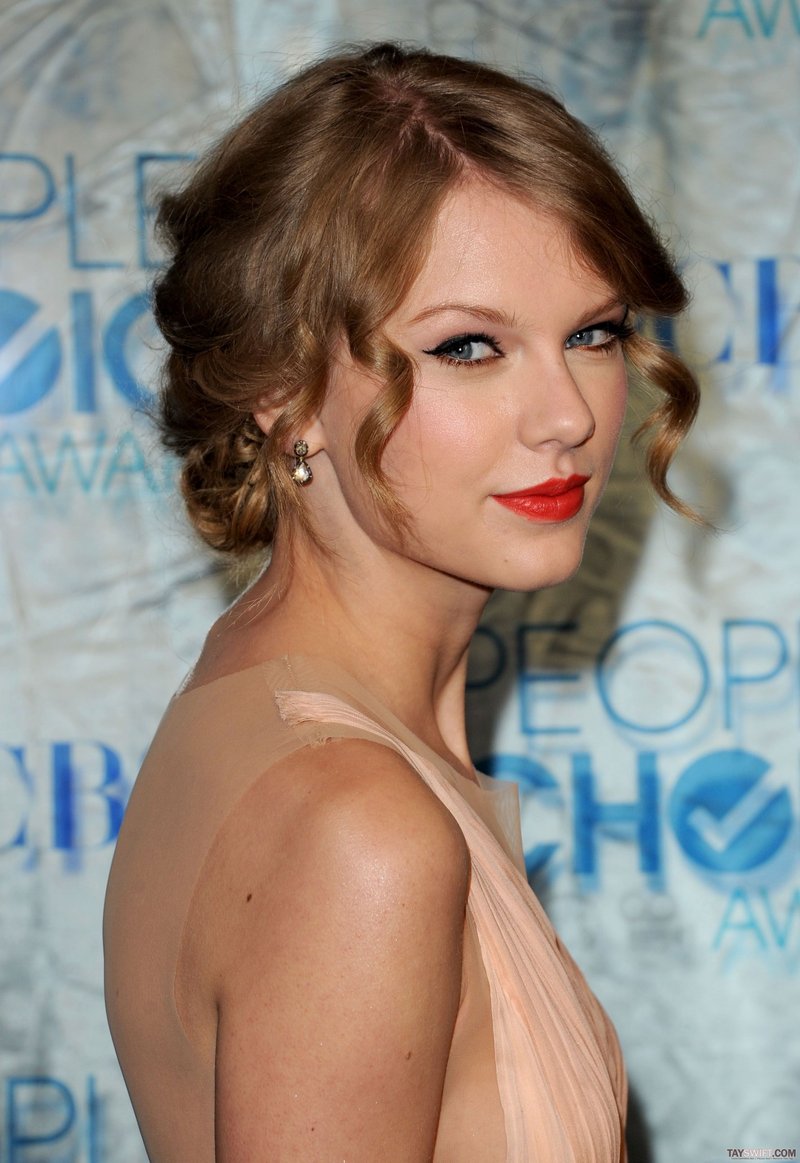 Taylor Swift at 2011 People's Choice Awards — photo 27