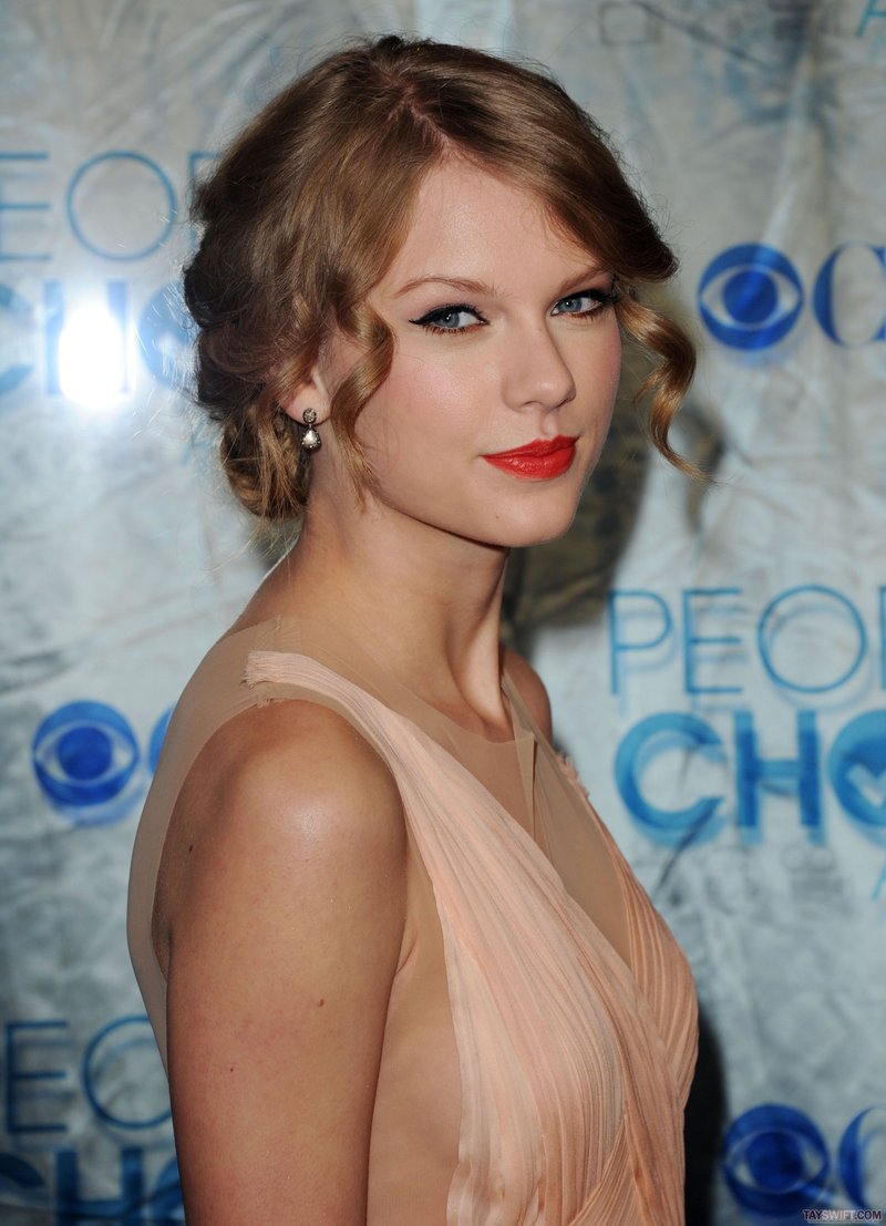 Taylor Swift at 2011 People's Choice Awards — photo 28