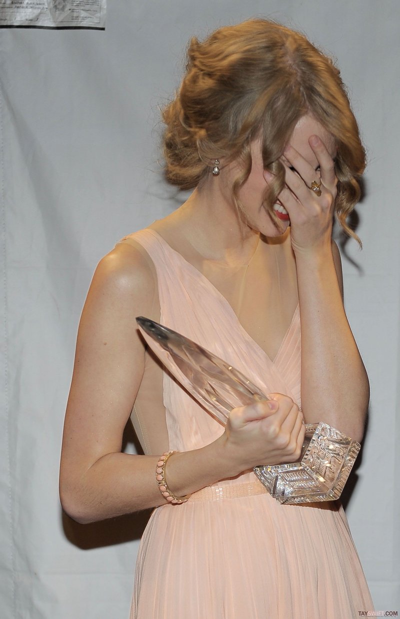 Taylor Swift at 2011 People's Choice Awards — photo 59