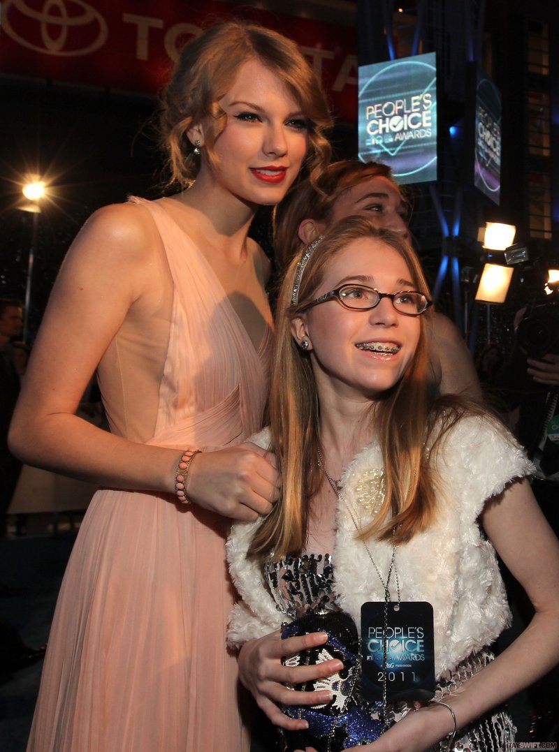 Taylor Swift at 2011 People's Choice Awards — photo 95