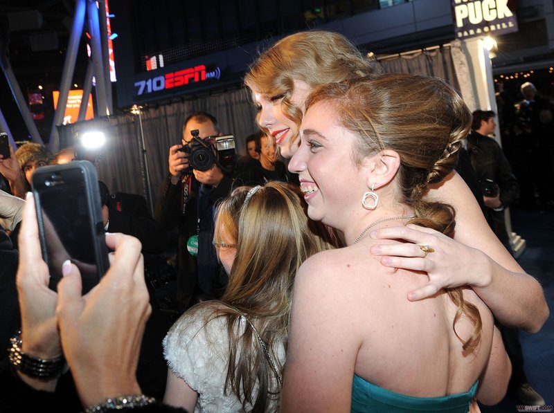 Taylor Swift at 2011 People's Choice Awards — photo 96