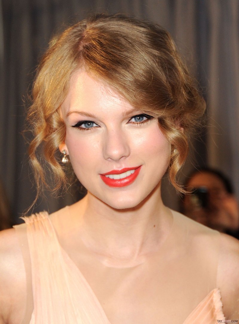 Taylor Swift at 2011 People's Choice Awards — photo 129