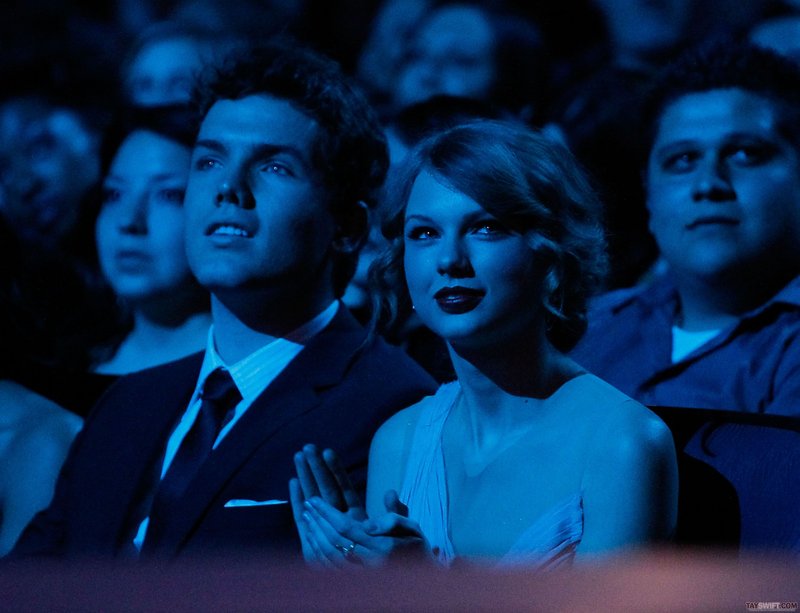 Taylor Swift at 2011 People's Choice Awards — photo 182