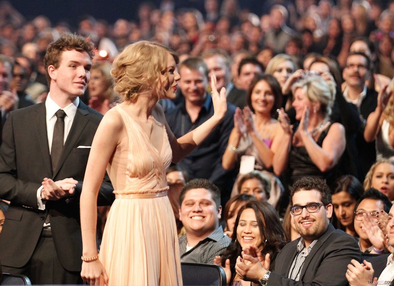 Taylor Swift at 2011 People's Choice Awards — photo 183