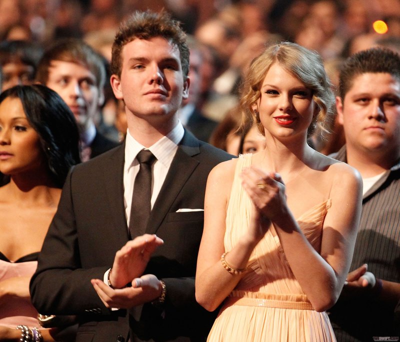 Taylor Swift at 2011 People's Choice Awards — photo 184