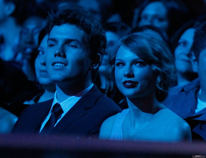 Taylor Swift at 2011 People's Choice Awards — photo 185