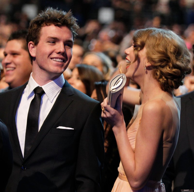 Taylor Swift at 2011 People's Choice Awards — photo 186
