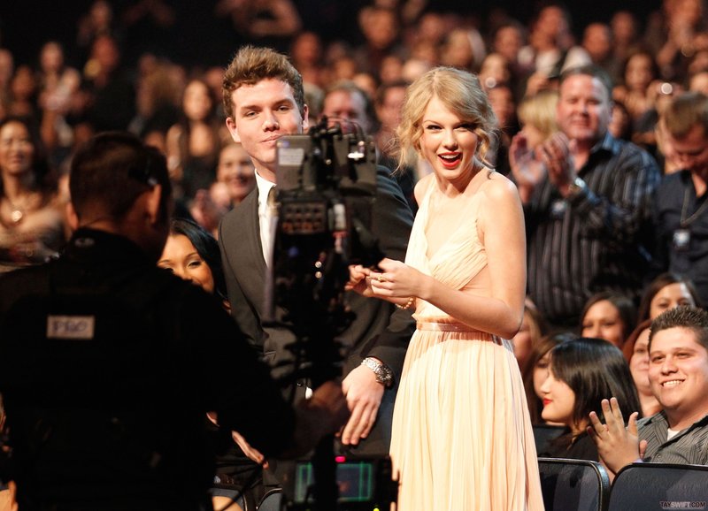 Taylor Swift at 2011 People's Choice Awards — photo 196
