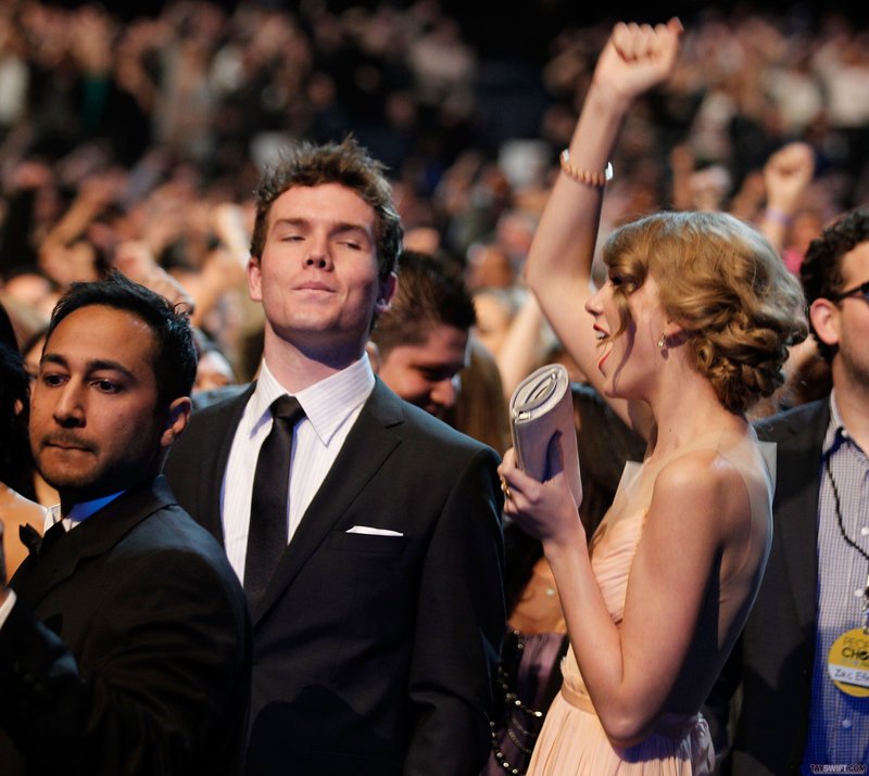 Taylor Swift at 2011 People's Choice Awards — photo 204
