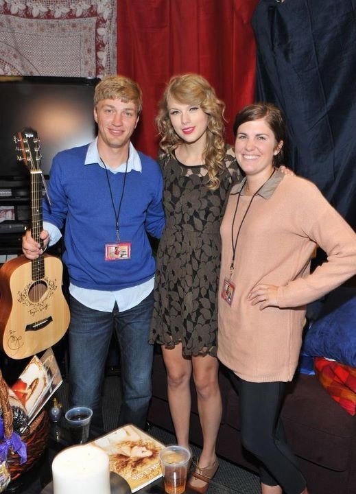 Taylor Swift at 2011 TeenNick HALO Awards — photo 5