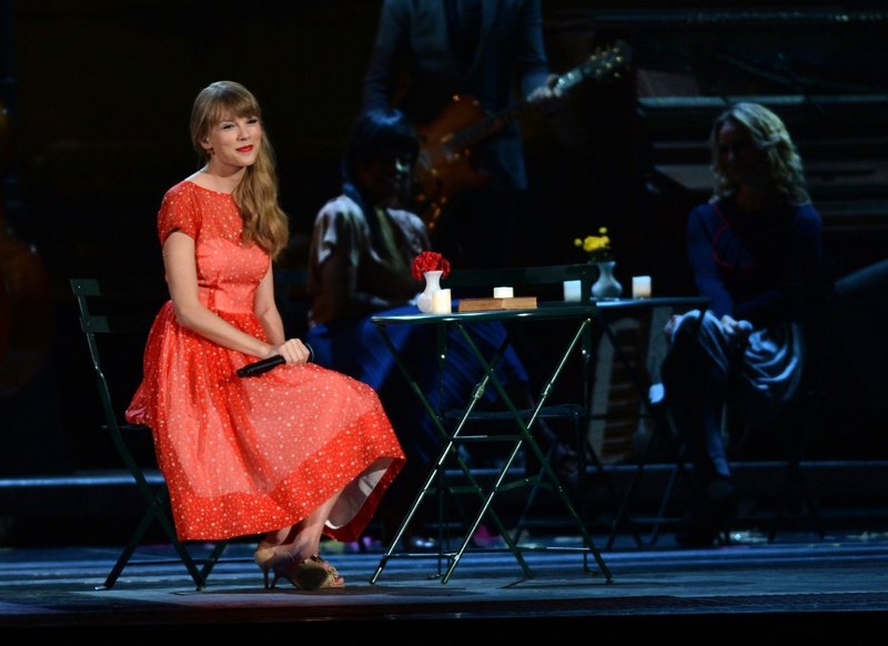 Taylor Swift at 46th Annual CMA Awards — photo 71