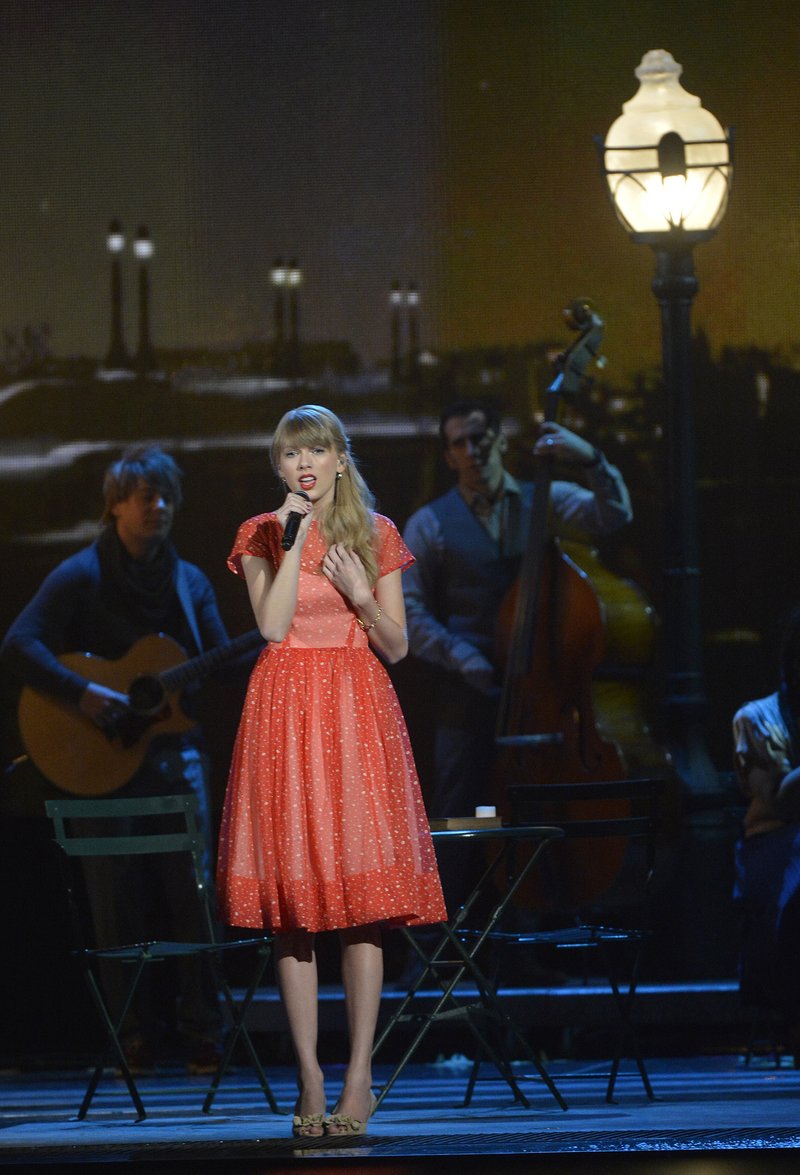 Taylor Swift at 46th Annual CMA Awards — photo 106