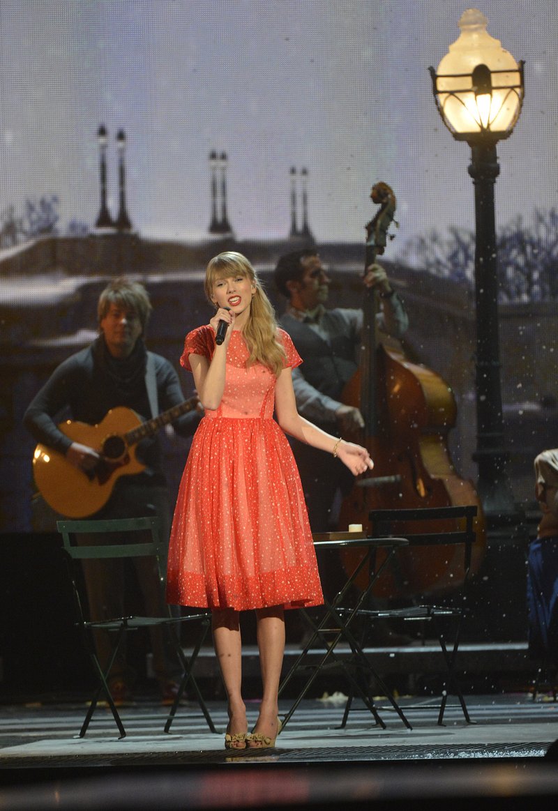 Taylor Swift at 46th Annual CMA Awards — photo 107