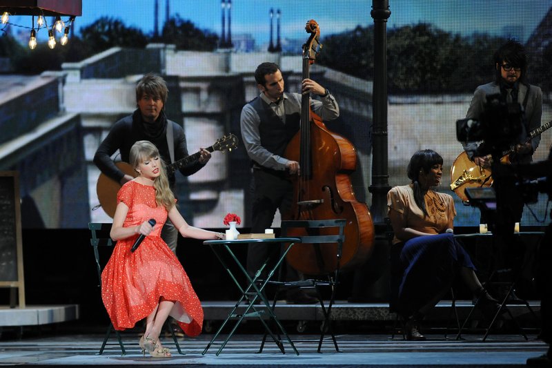 Taylor Swift at 46th Annual CMA Awards — photo 118