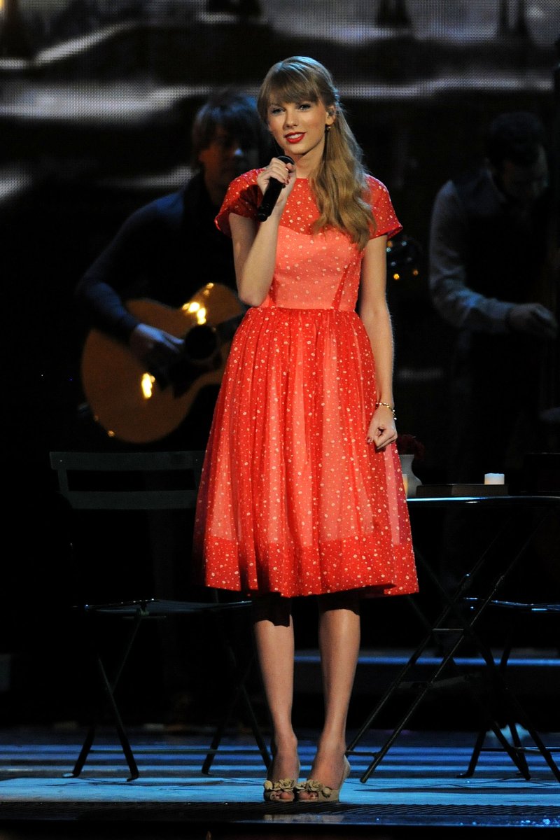 Taylor Swift at 46th Annual CMA Awards — photo 130