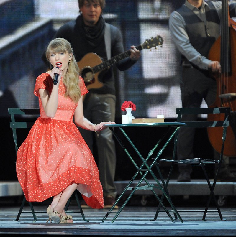 Taylor Swift at 46th Annual CMA Awards — photo 139