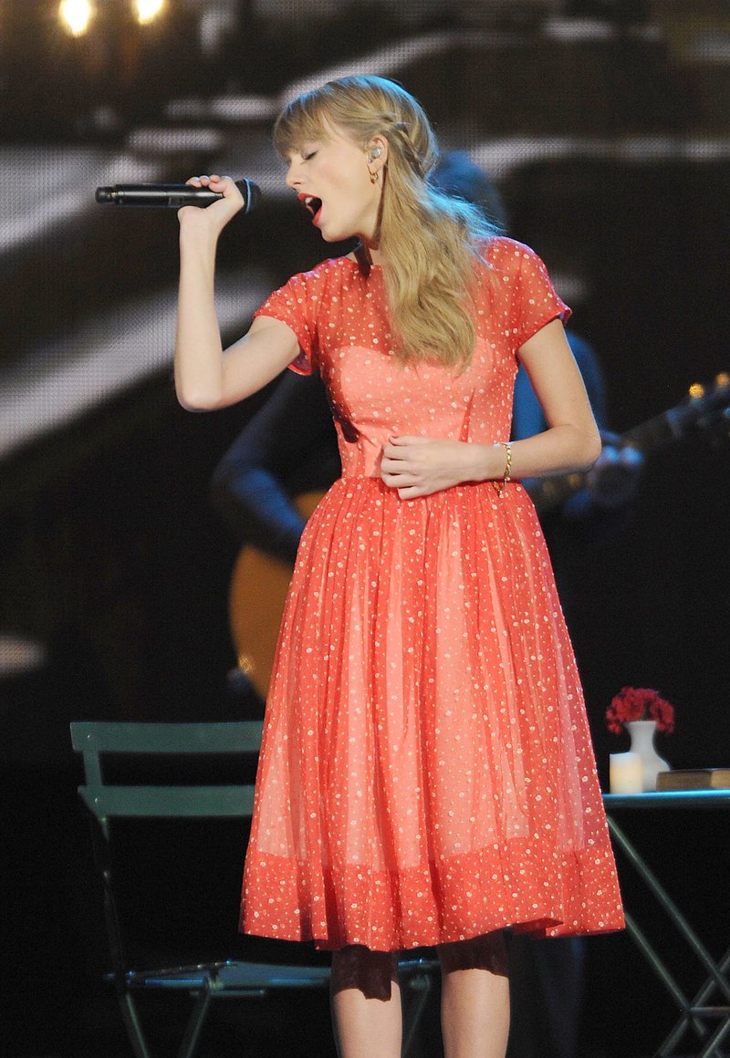 Taylor Swift at 46th Annual CMA Awards — photo 143