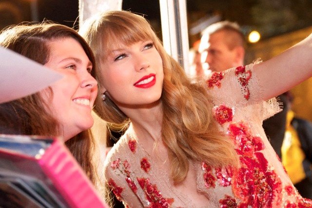 Taylor Swift at 46th Annual CMA Awards — photo 210