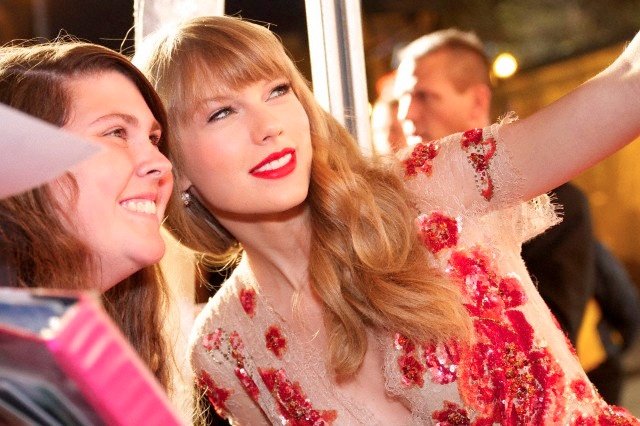 Taylor Swift at 46th Annual CMA Awards — photo 214