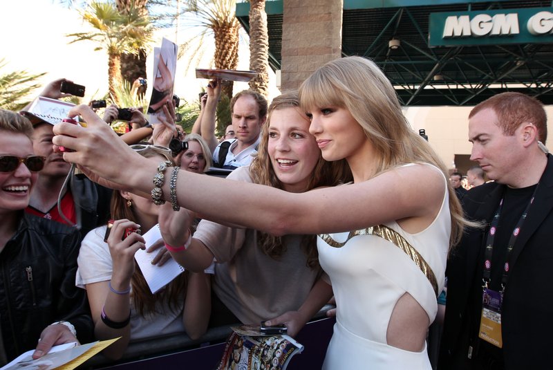 Taylor Swift at 47th Annual Academy Of Country Music Awards — photo 10