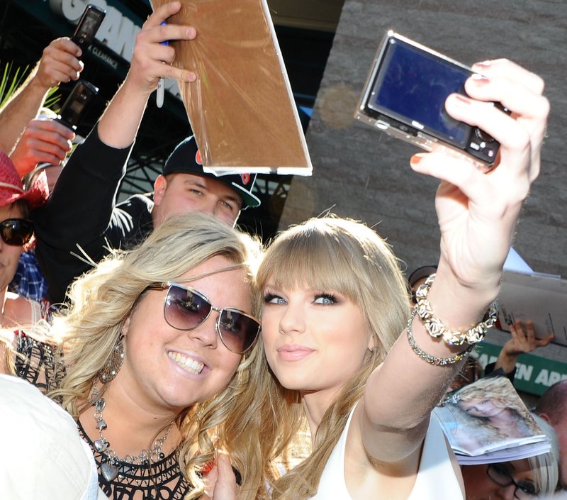 Taylor Swift at 47th Annual Academy Of Country Music Awards — photo 18