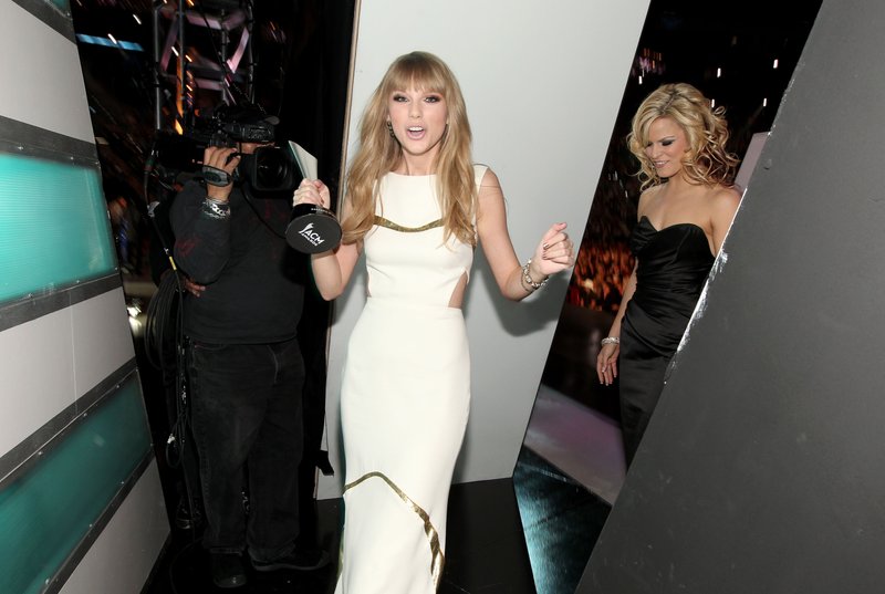 Taylor Swift at 47th Annual Academy Of Country Music Awards — photo 60
